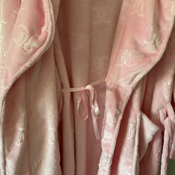 JUICY COUTURE SHAWL COLLAR PLUSH ROBE - Picture 6 of 7